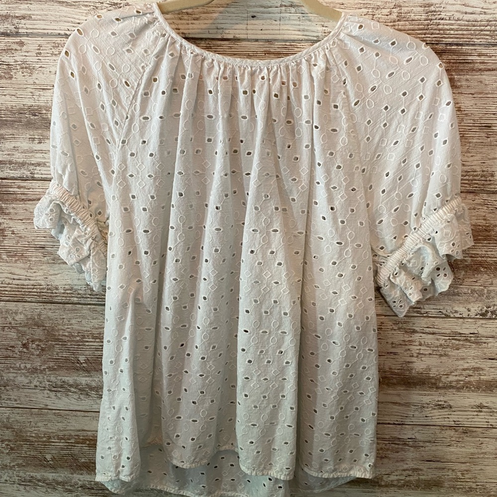 White puff sleeve shirt
